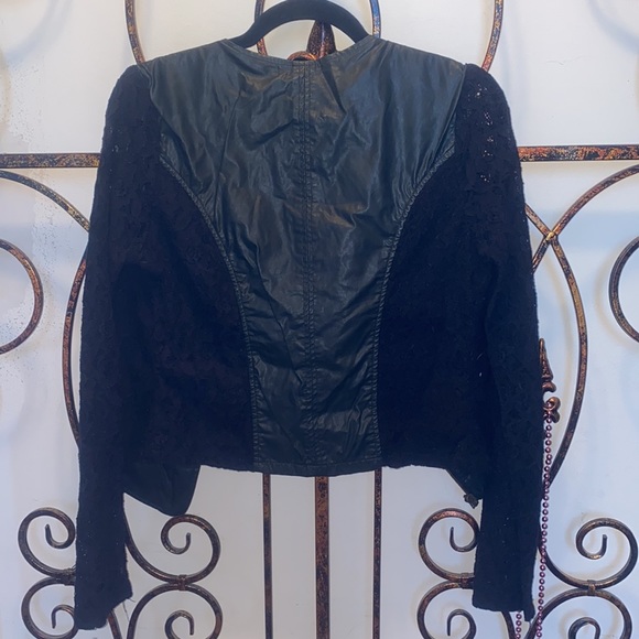 Lace arms jacket - Picture 3 of 3
